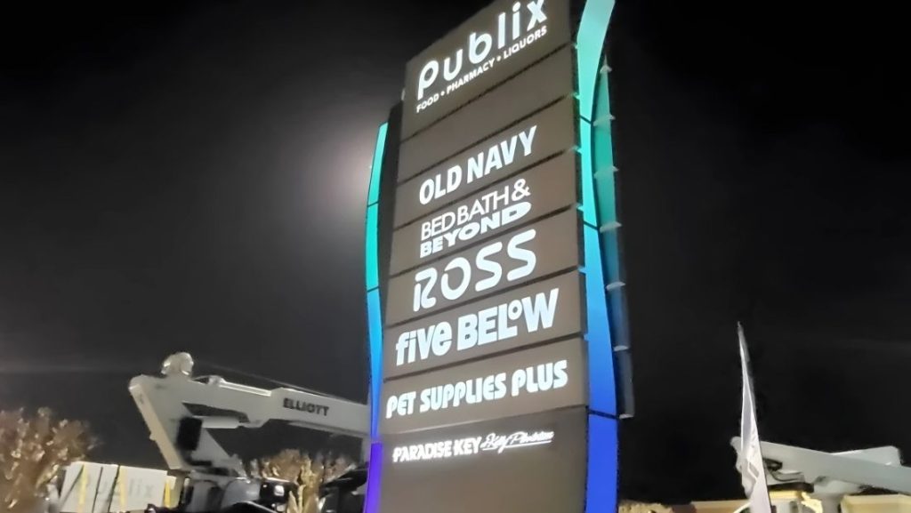 Multi tenant monument signs Plant City FL featuring businesses like Publix, Old Navy, Bed Bath & Beyond, Ross, Five Below, and Pet Supplies Plus.