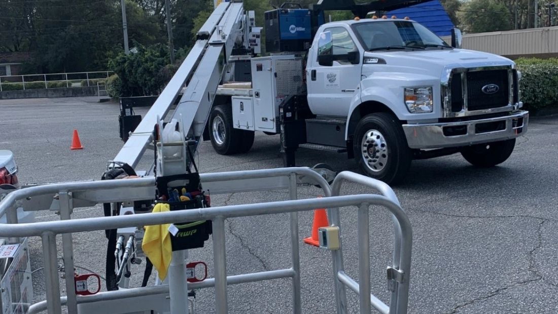 Sign Installation Tools: What Professionals Use and Why