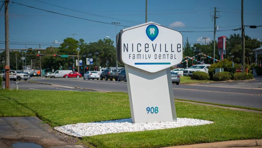 Custom monument signs for dental office showing Niceville Family Dental outdoor business signage